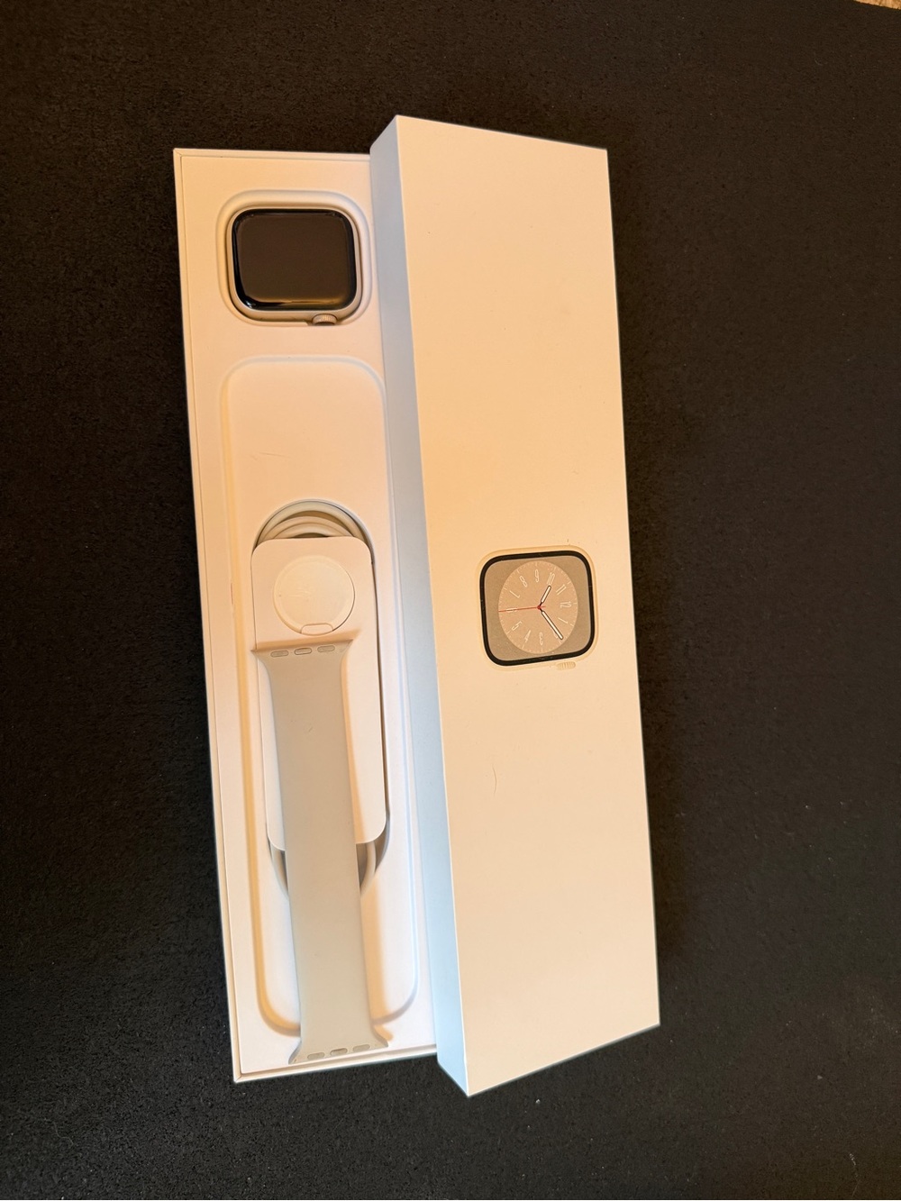 Apple Watch Series 8 Starlight